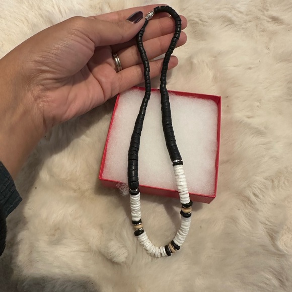 Elegant Black and White Beaded Necklace - Picture 2 of 3